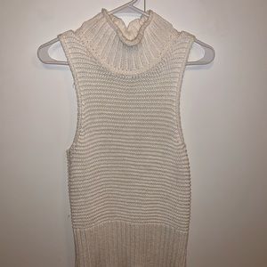 Cute white sleeveless turtleneck